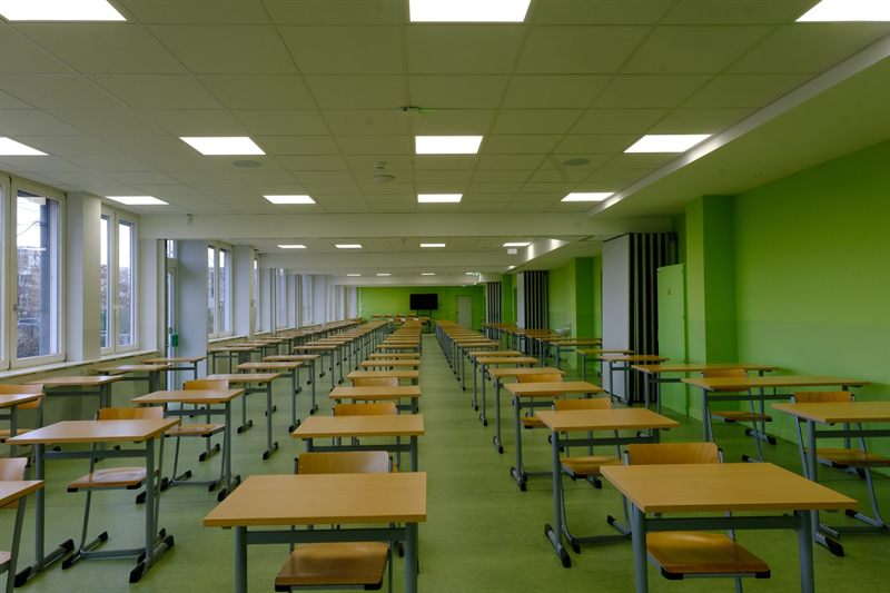 Hall F with single desks, e.g. for examinations