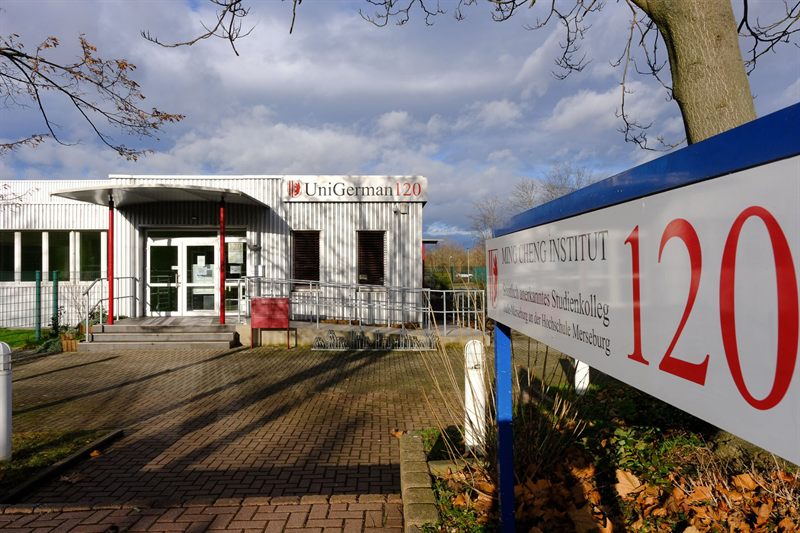 Eingang des Campus An der Magistrale 120