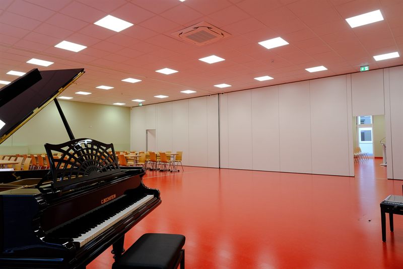 Assembly hall with the 1910 Bechstein concert grand piano